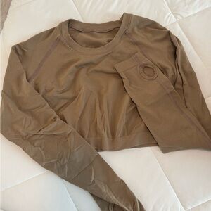 ALPHALETE TAN CROP LONG SLEEVE